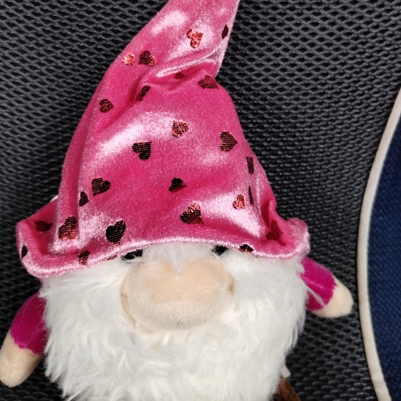 GNOME PLUSH HOT PINK SHIMMERING HEARTS 11” THE GNOMLINS SUPER CUTE!! Valentine - Picture 6 of 14